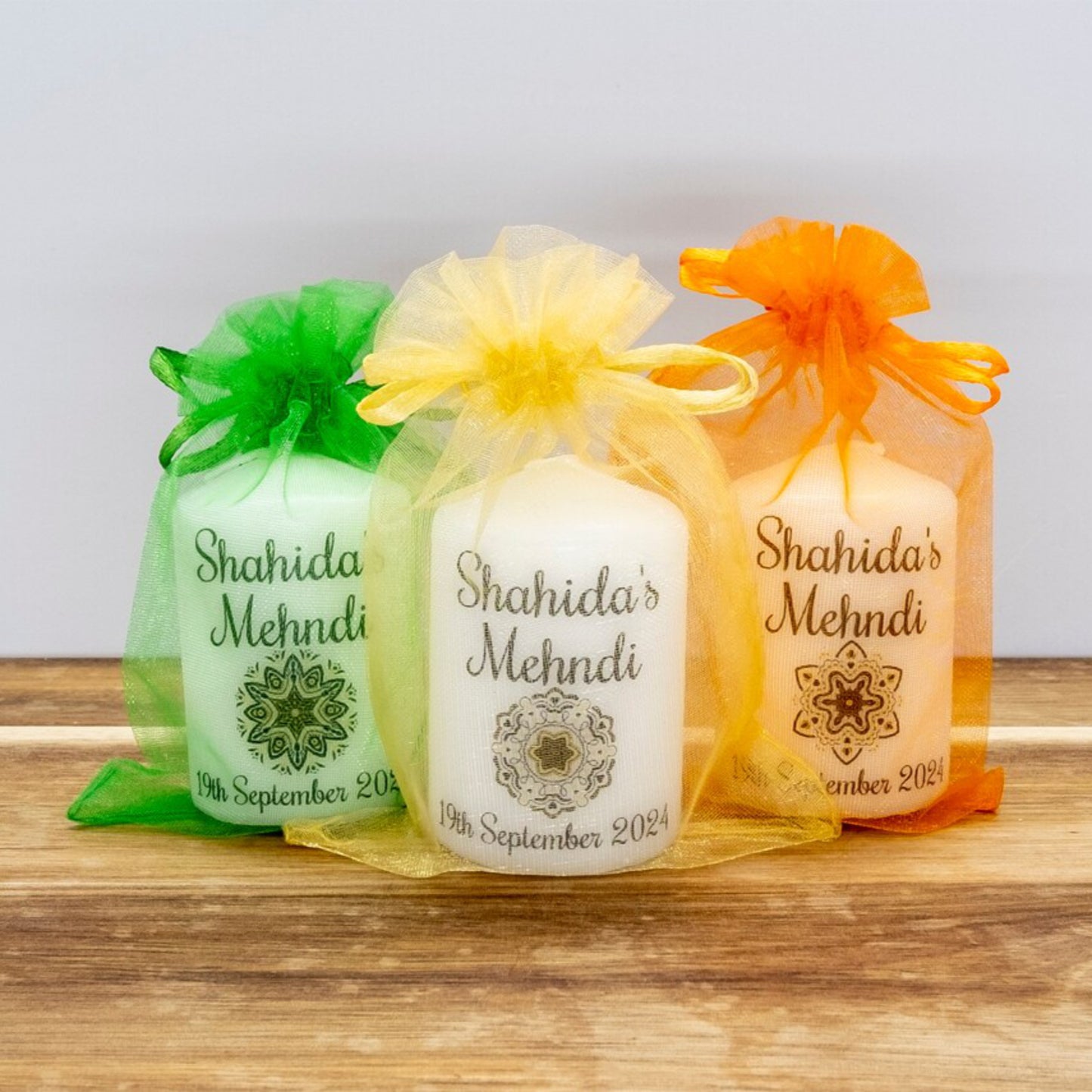 PERSONALISED PK10 BLACK AND GOLD MEHNDI CANDLE FAVOUR M022
