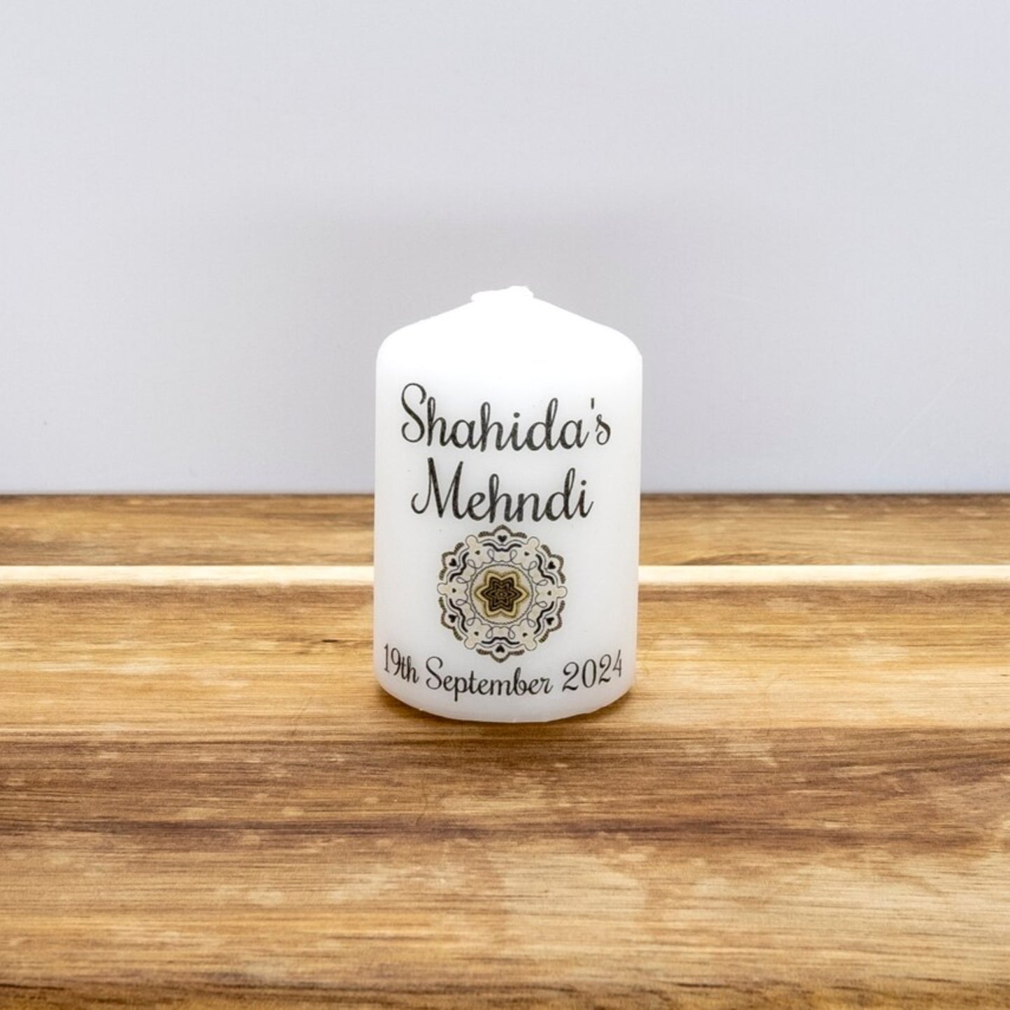 PERSONALISED PK10 BLACK AND GOLD MEHNDI CANDLE FAVOUR M022