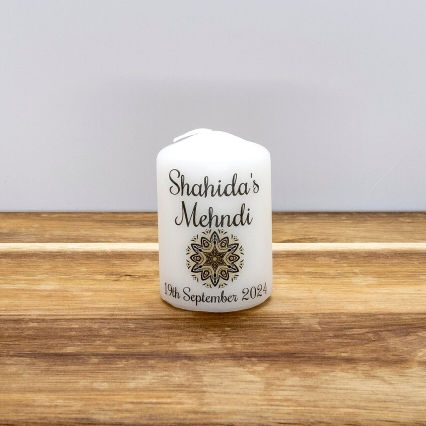 PERSONALISED PK10 BLACK AND GOLD MEHNDI CANDLE FAVOUR M022