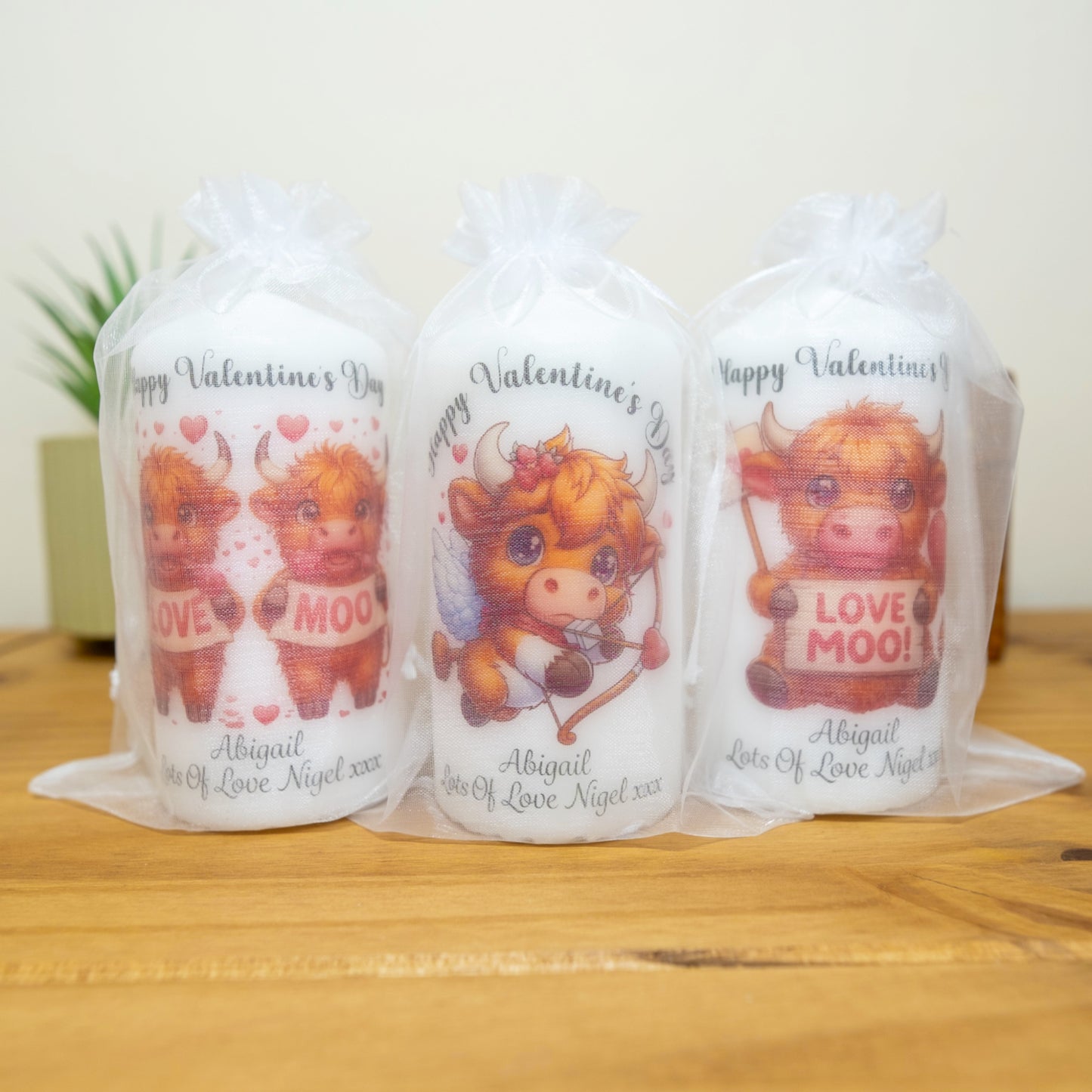PERSONALISED 12CM CUTE HIGHLAND COW VALENTINE CANDLE P056