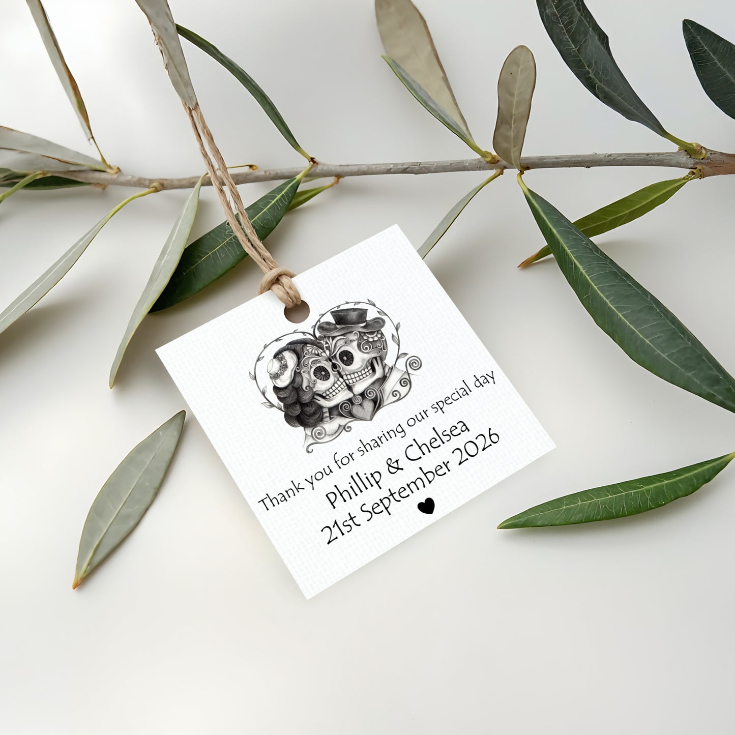 PERSONALISED GOTHIC HEART SKULL WHITE TAGS (PK15)